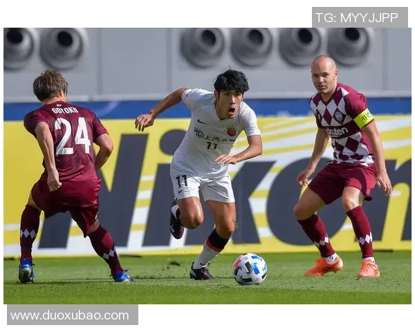 广岛三箭对阵磐田直播全程回顾与精彩瞬间分析